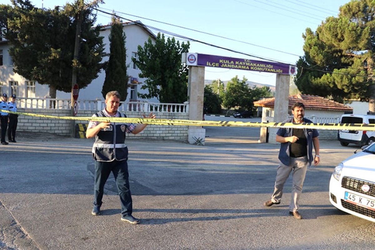Manisa Valiliği: Bir Jandarma Eri Kişisel Olduğu Düşünülen Bir Gerekçe ile Koğuşu Taradı, Üç Asker...