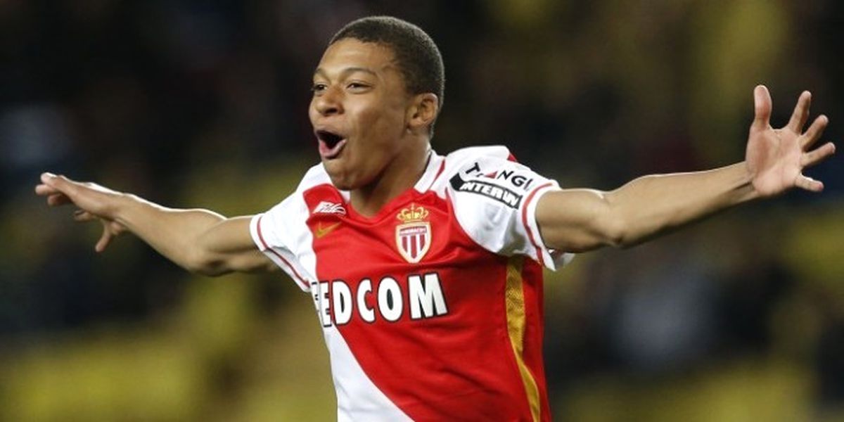 Mbappe Monaco\'da Kalıyor