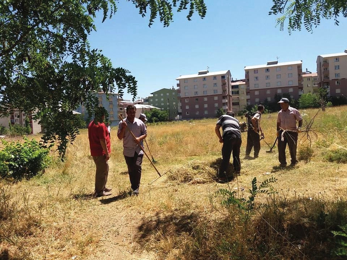 Muş Belediyesinden Mezarlıkların Bakım ve Temizliği