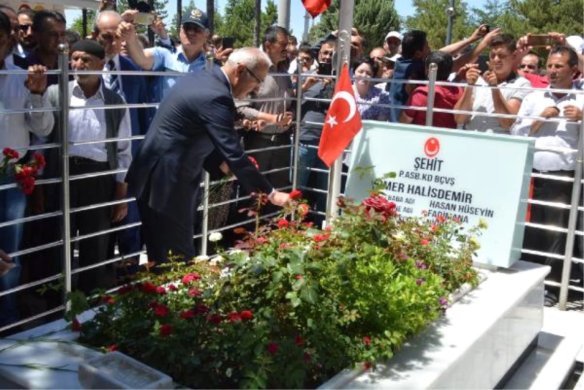 Niğde 15 Temmuz Kahramanı Şehit Ömer Halisdemir, Mezarında Anıldı