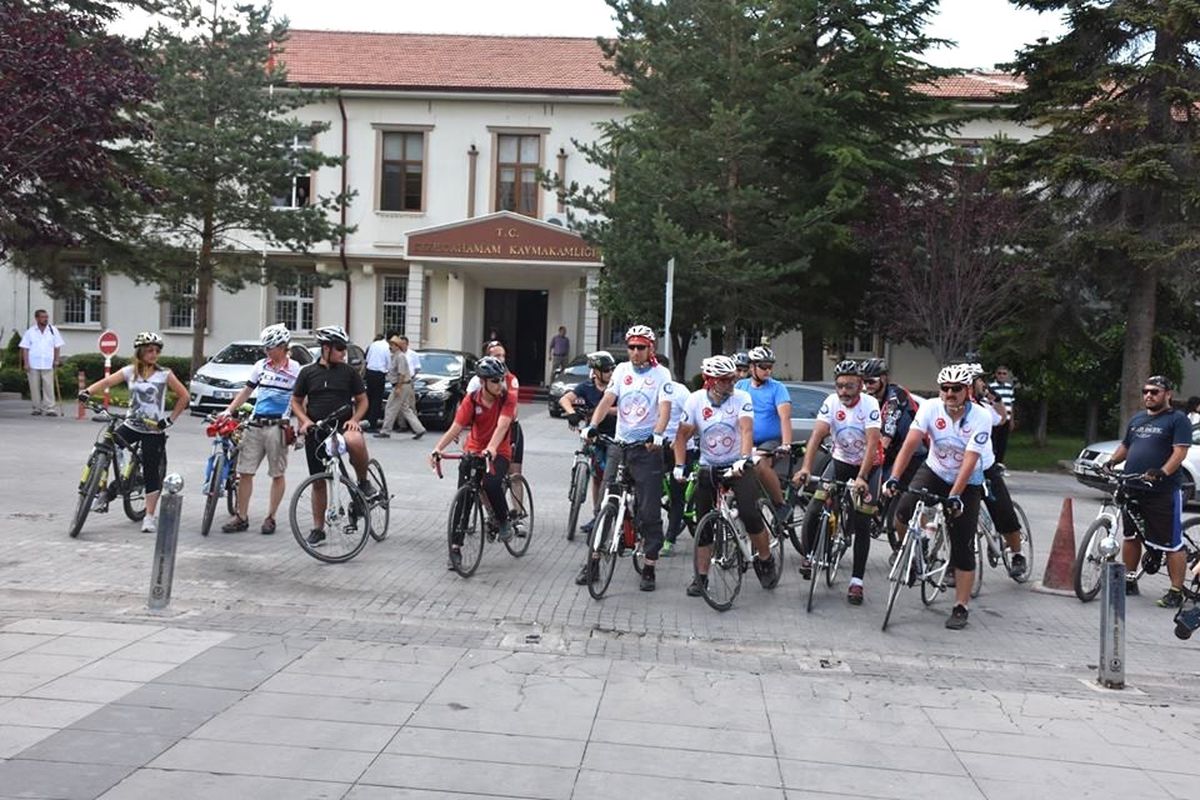 Şehitler İçin Pedal Çeviren Bisikletçiler Kızılcahamam\'da