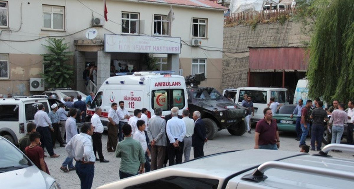 Şemdinli\'de Traktör Devrildi: 1 Ölü