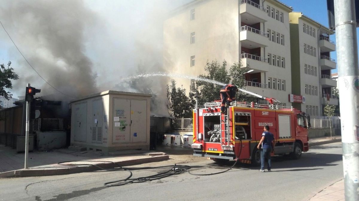 Siirt\'te Sıcaklardan Dolayı Trafo Yandı
