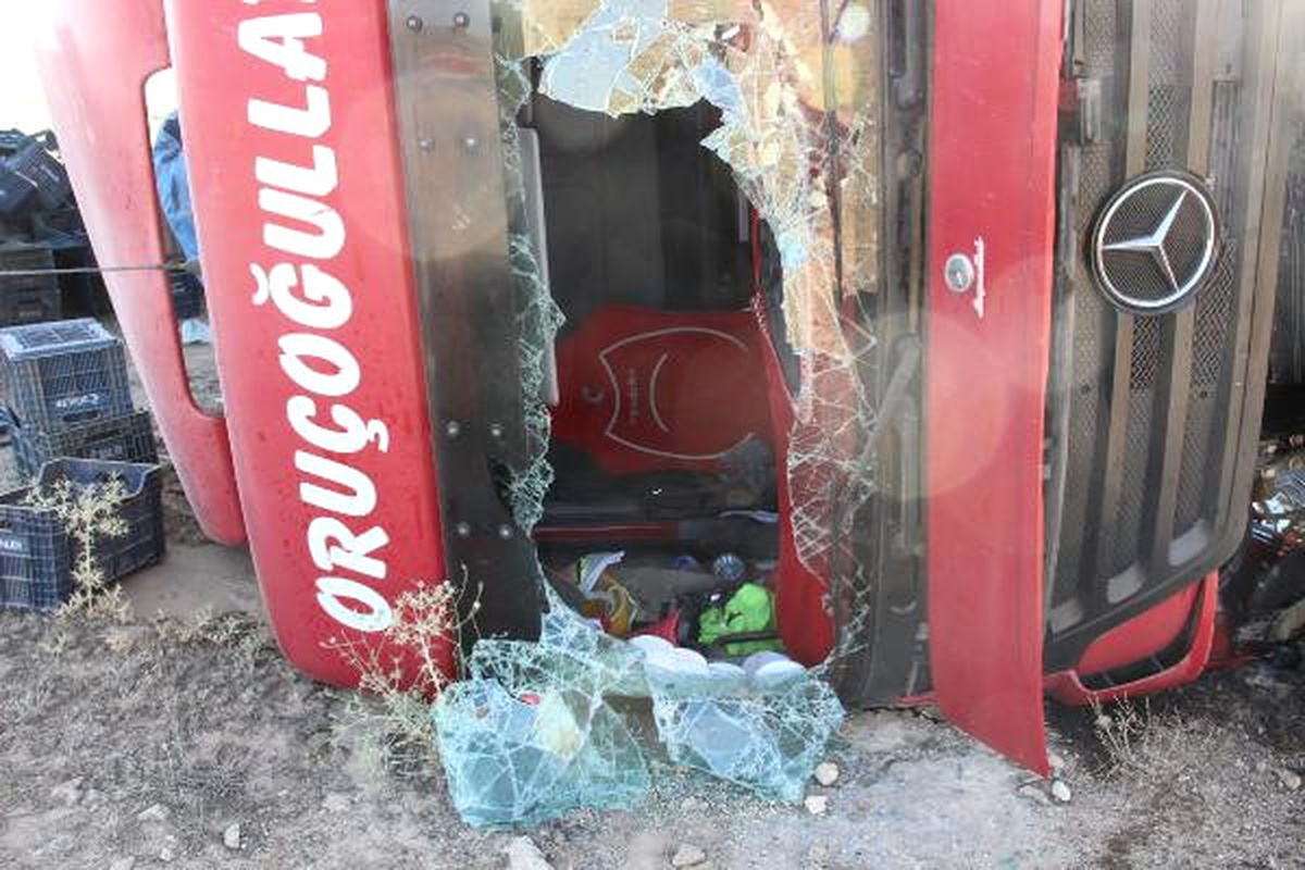 Tır Dorsesinin Altında Kalan Sürücü Hayatını Kaybetti