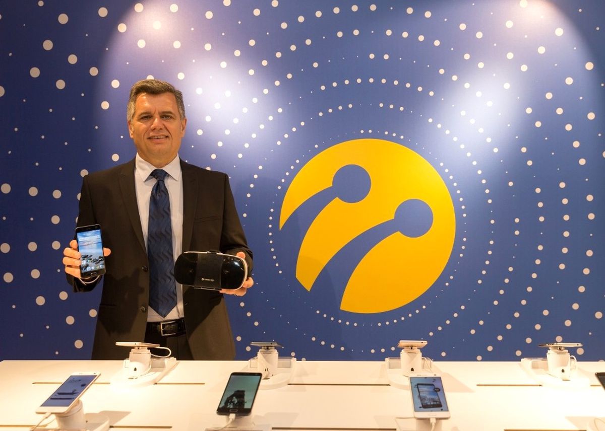 Turkcell\'in Yeni Akıllı Telefonu ve Sanal Gerçeklik Gözlüğü Ön Satışa Çıkarıldı