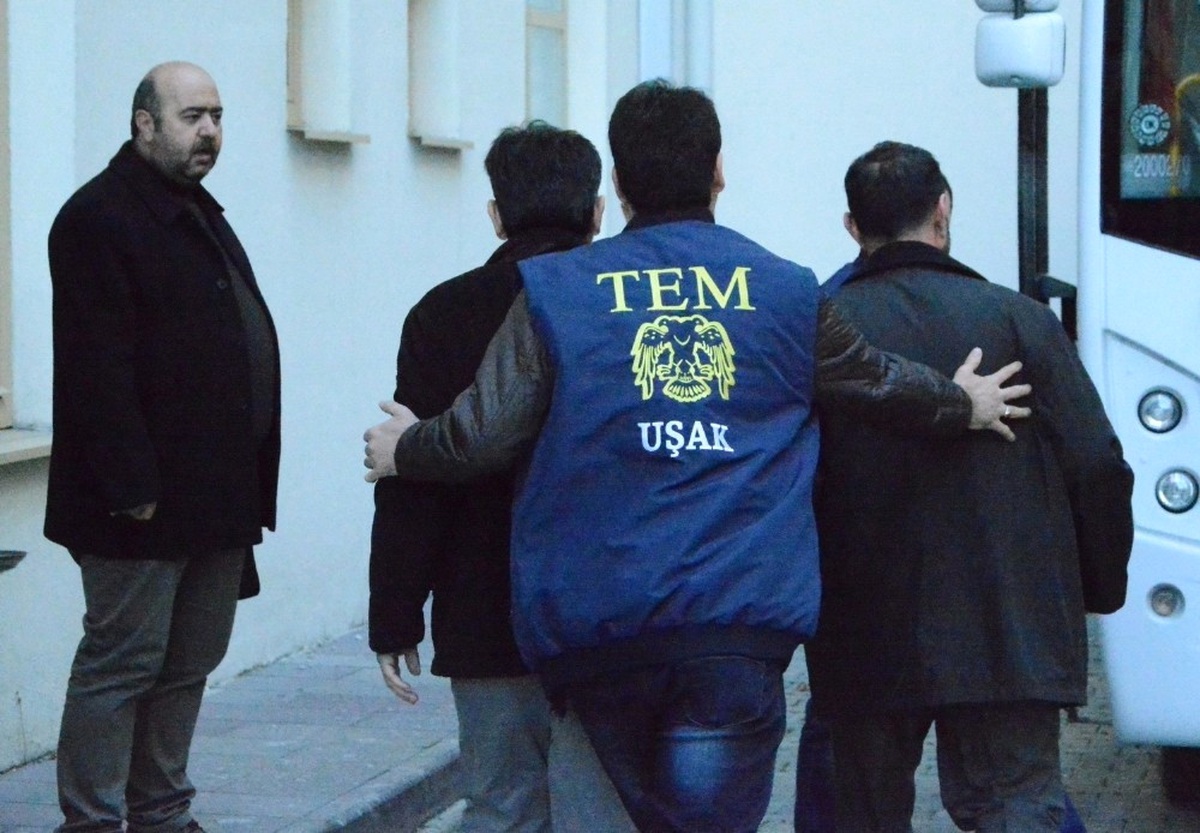 Uşak\'ta Fetö\'den 19 Kişi Tutuklandı
