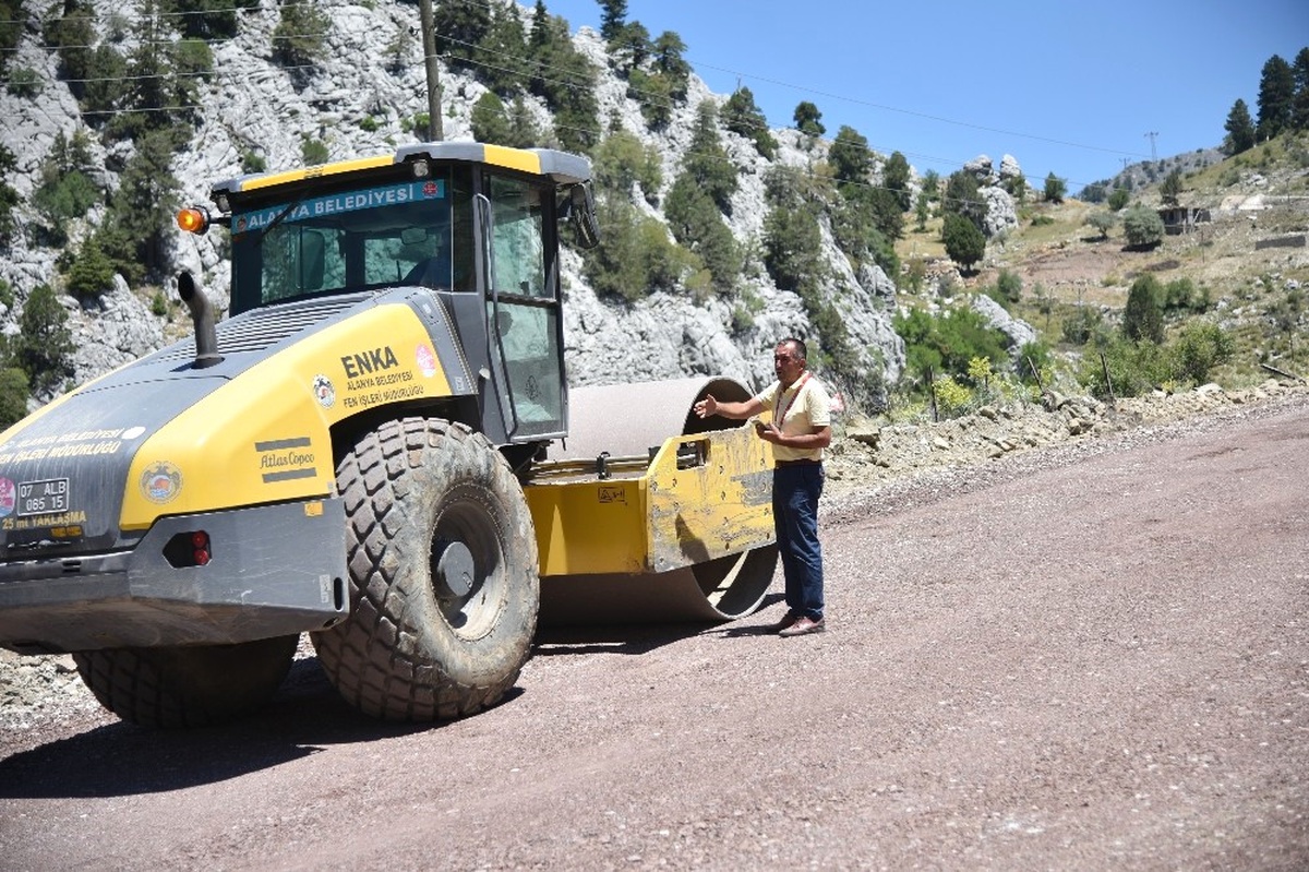Alanya Belediyesi\'nden Yayla Yollarına Asfalt