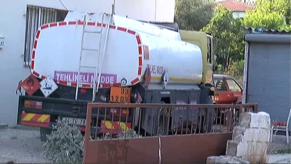 Antalya\'da Akaryakıt Tankeri Eve Daldı