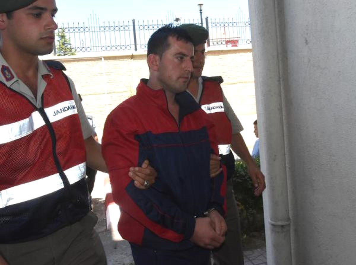 Ayrılmak İsteyen Kadını Bıçaklayarak Öldüren Zanlı Adliyede