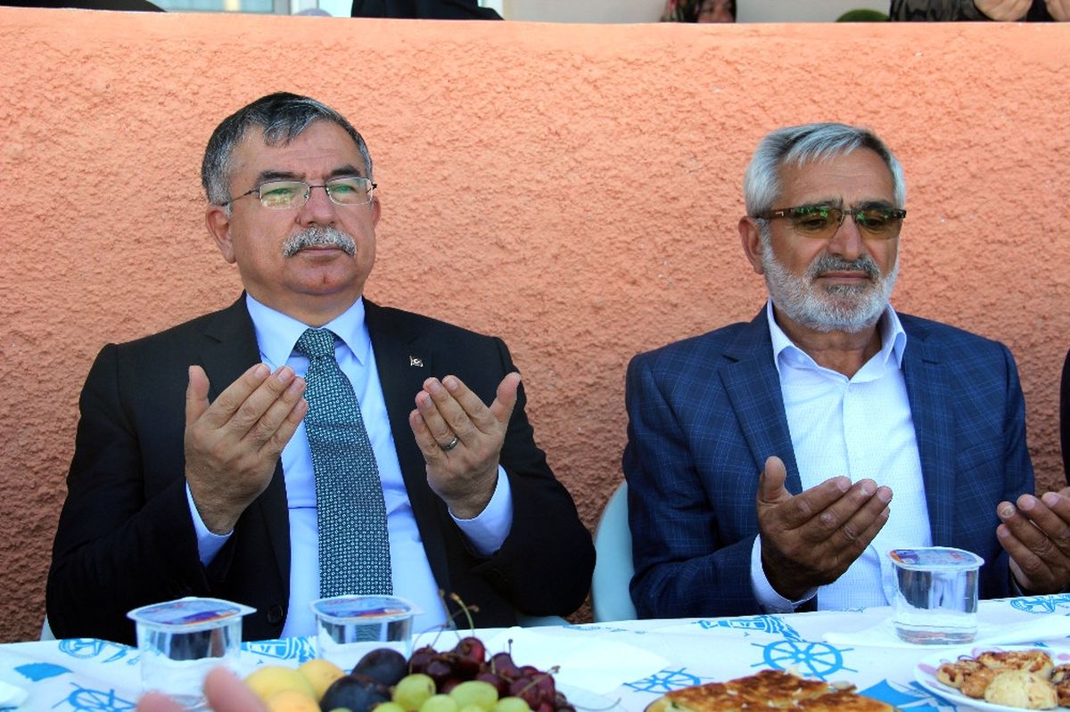 Bakan Yılmaz\'dan Şehit Ailelerine Ziyaret