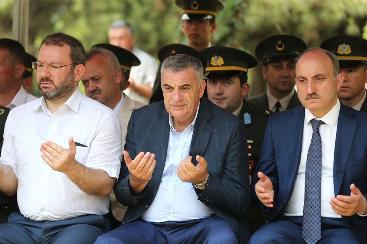 Başkan Toçoğlu\'ndan, 15 Temmuz\'da Şehit Olan Özel Harekat Polisi\'nin Mezarına Ziyaret