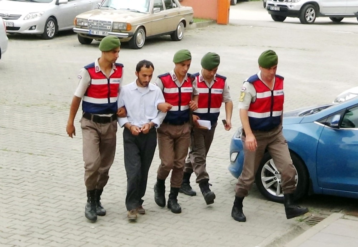 Bayrağı Sökmeye Çalışan Şahıs Tutuklandı