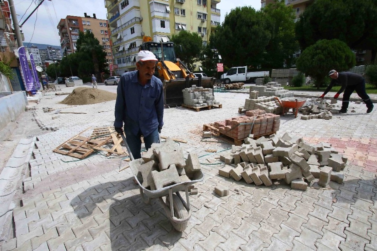 Bayraklı\'nın Cadde ve Sokakları Yenileniyor