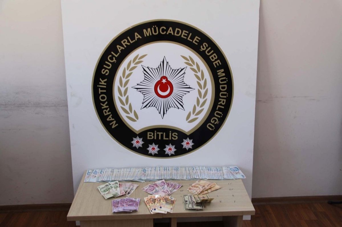 Bitlis\'te 100 Kilo Eroin Ele Geçirildi