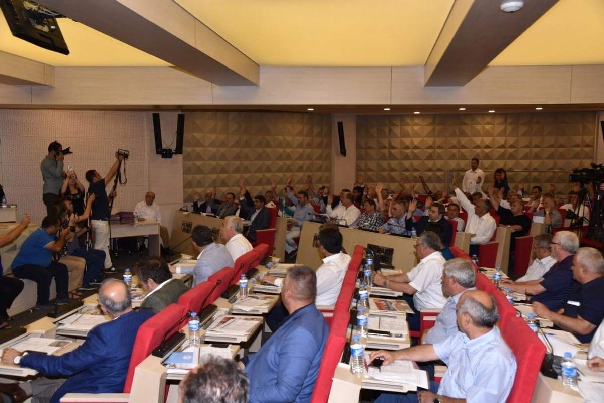 Büyükşehir Belediye Meclisi\'nde Kula Burukluğu