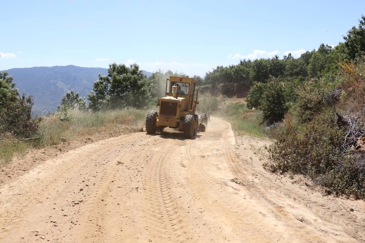 Büyükşehir Yol Ekipleri Çalışmalarını Kuyucak\'ta Sürdürüyor