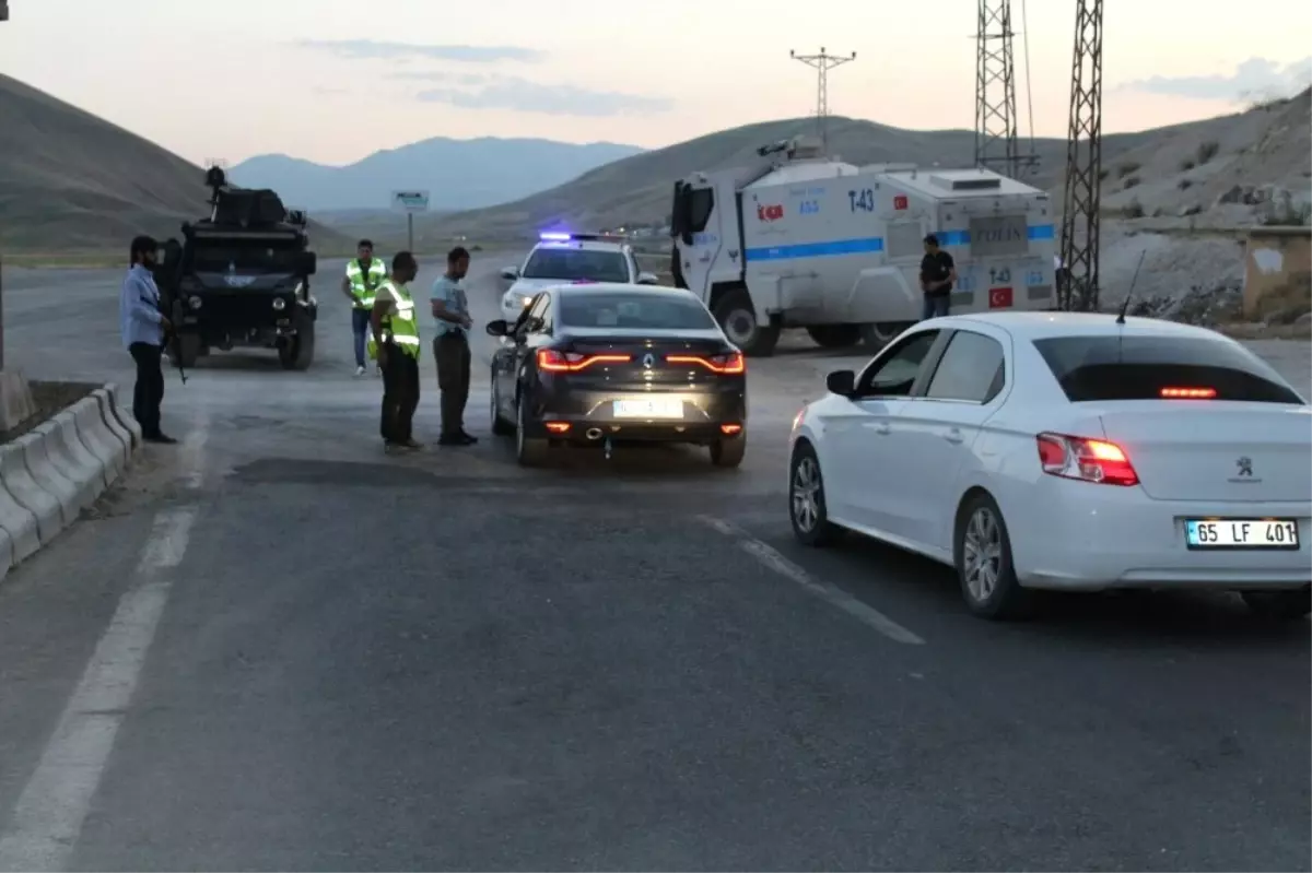 Çaldıran-Muradiye Karayolunda Bomba Alarmı