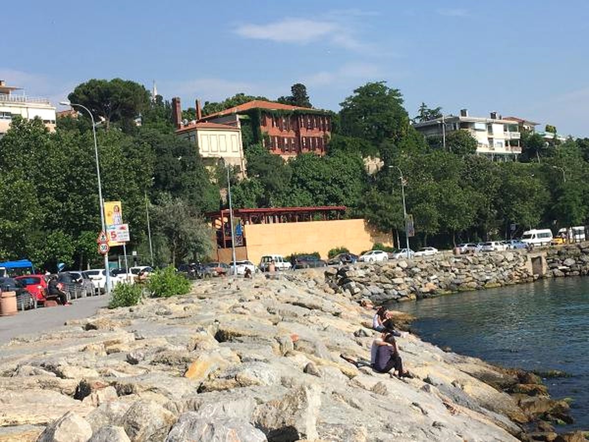 CHP\'li Meclis Üyesinden,"Kız Kulesi Manzaralı Devlet Arazisine Kaçak Gecekondu" İddiası