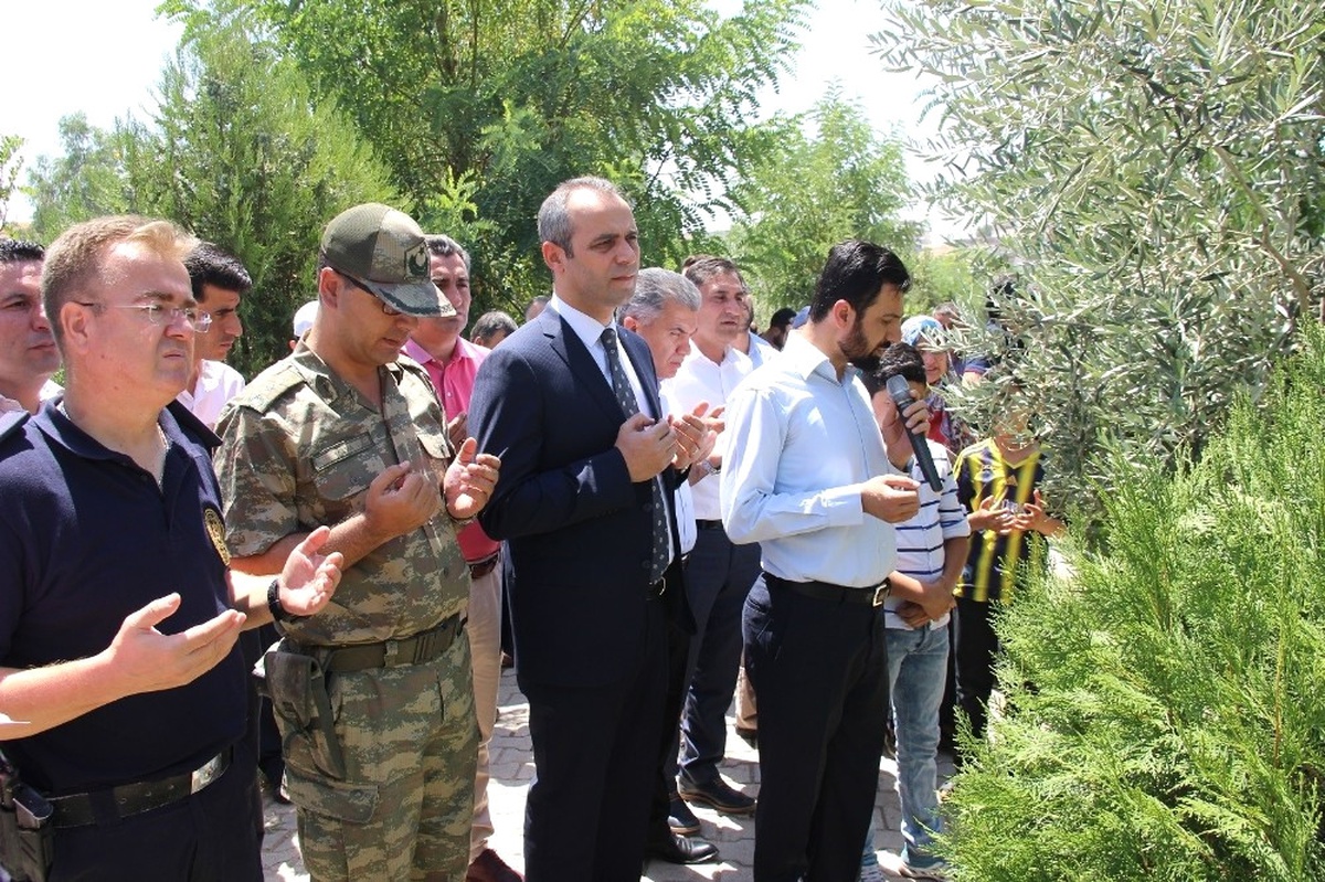 Cizre\'de Şehitler Mezarları Başında Anıldı