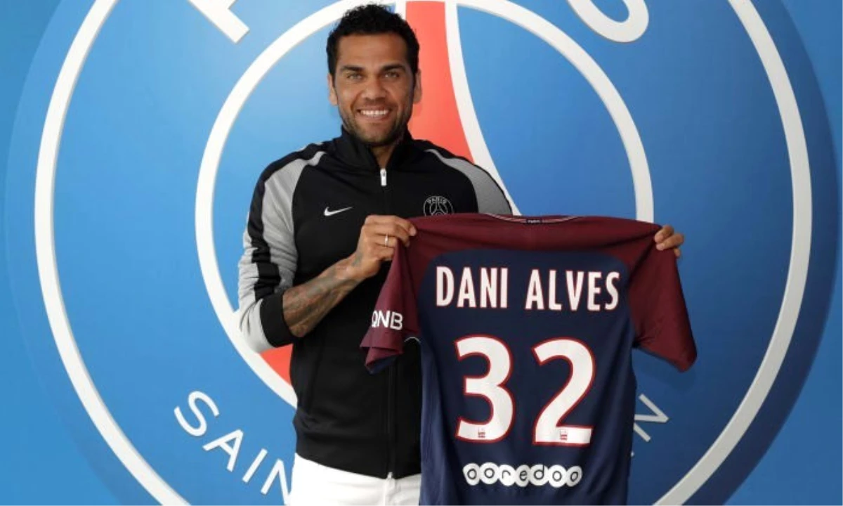 Daniel Alves, Resmen Paris Saint-Germain\'de