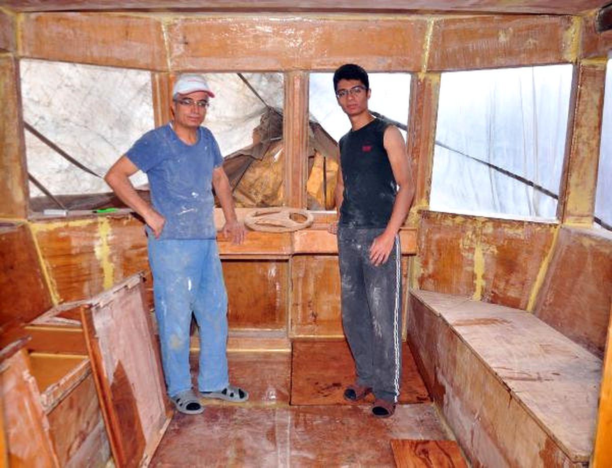Evinin Bahçesinde 10 Yıl Çalışarak Tekne Yaptı
