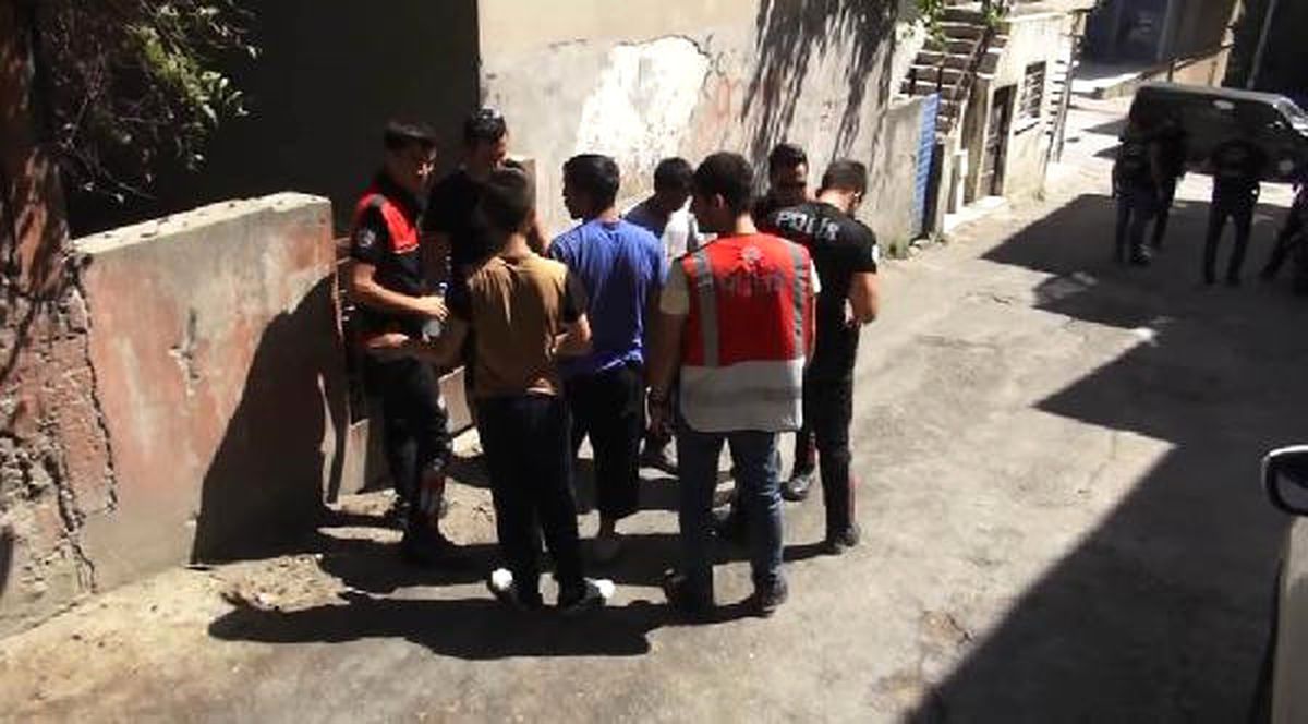 Fikirtepe\'de Kentsel Dönüşüm Nedeniyle Boşaltılan Binalarda Uyuşturucu Operasyonu