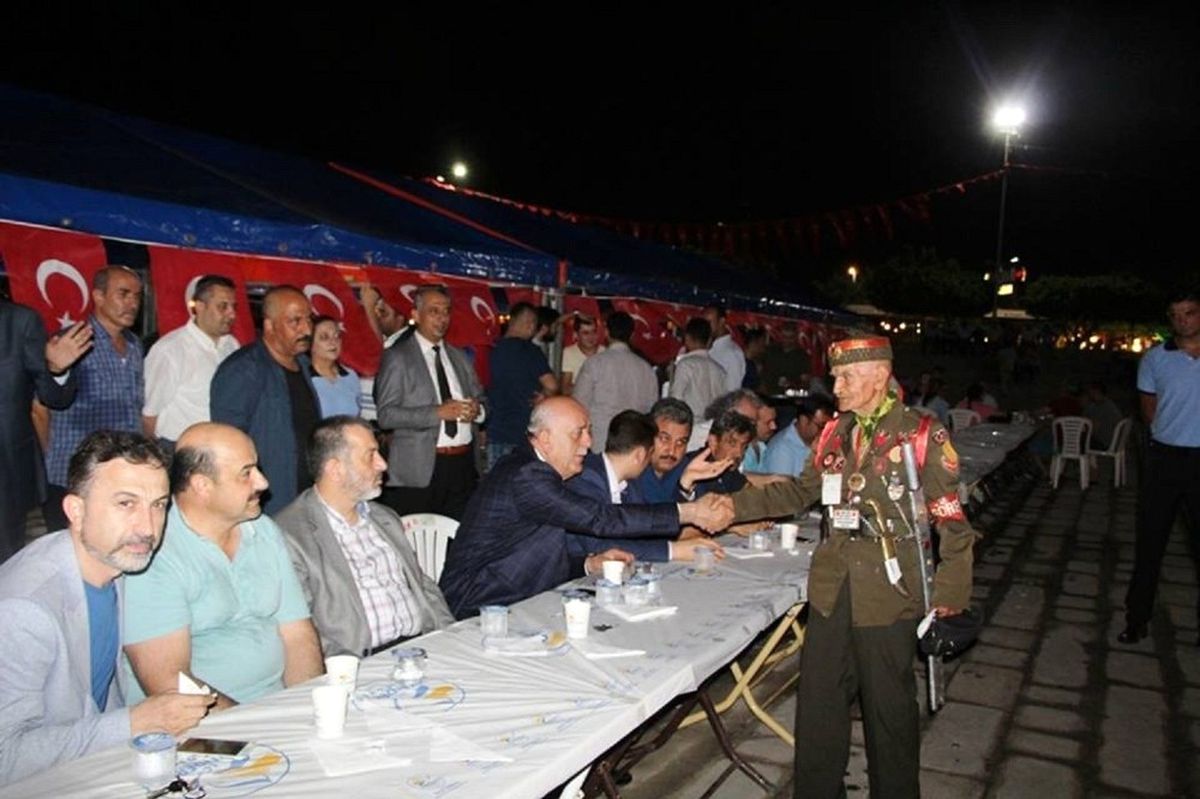 İskenderun\'da Demokrasi Nöbeti Başladı