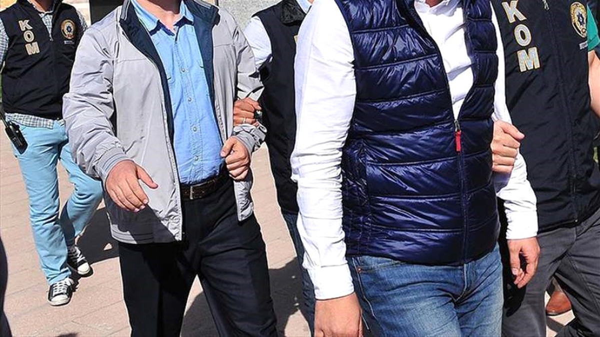 İstanbul\'da Fetö Üyesi Eski TRT Çalışanı 8 Kişi Yakalandı