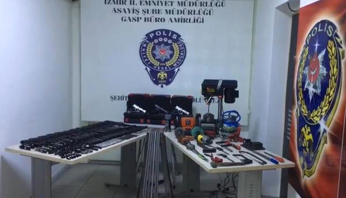 İzmir\'de Kaçak Silah İmalathanesine Baskın