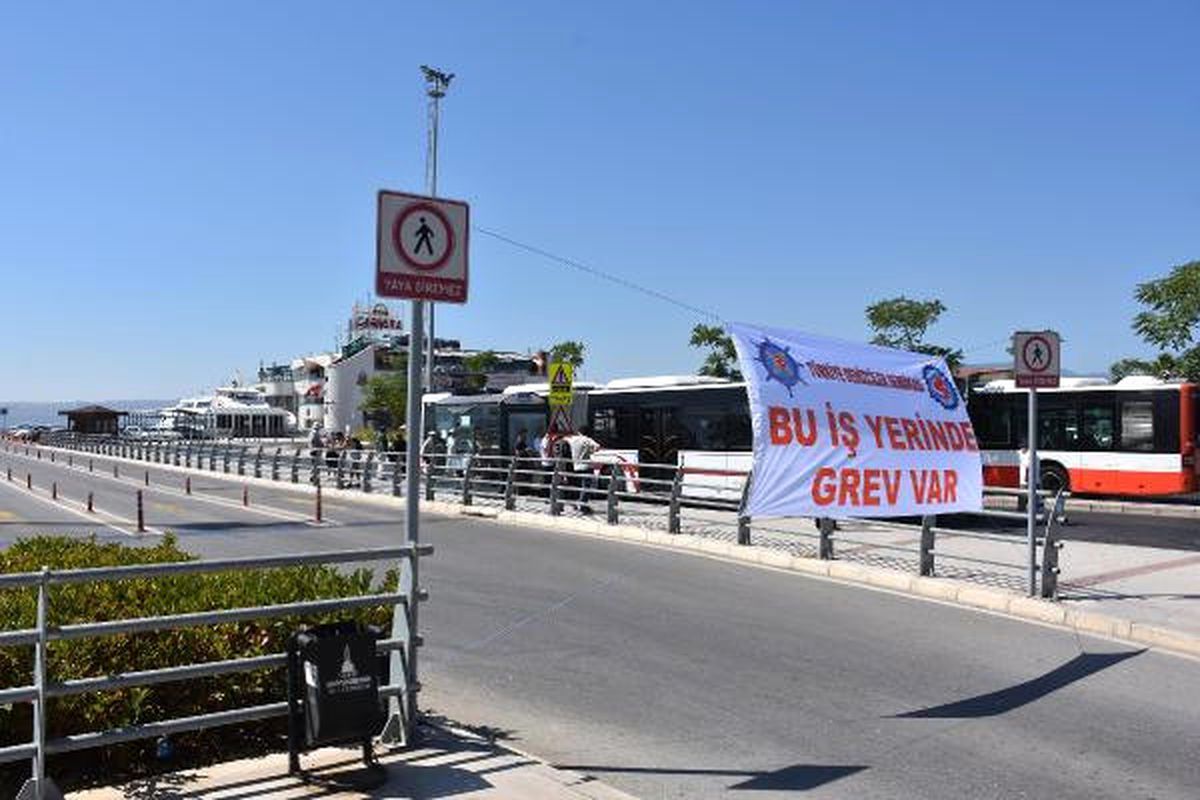 İzmir\'de Yolcu ve Araba Vapuru Seferleri, Grev Nedeniyle Durdu (2)