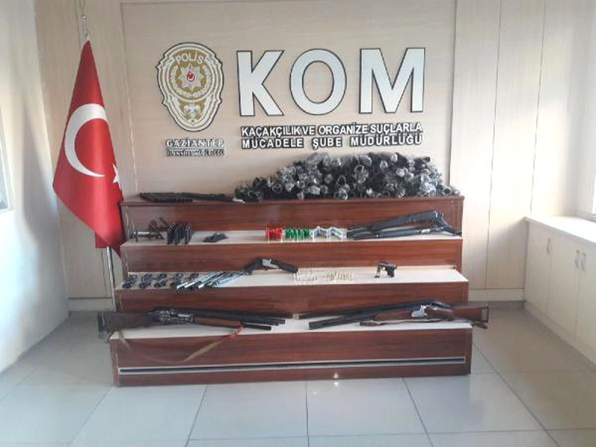 Kaçak Üretim Yapılan Depoda Cephanelik Ele Geçti