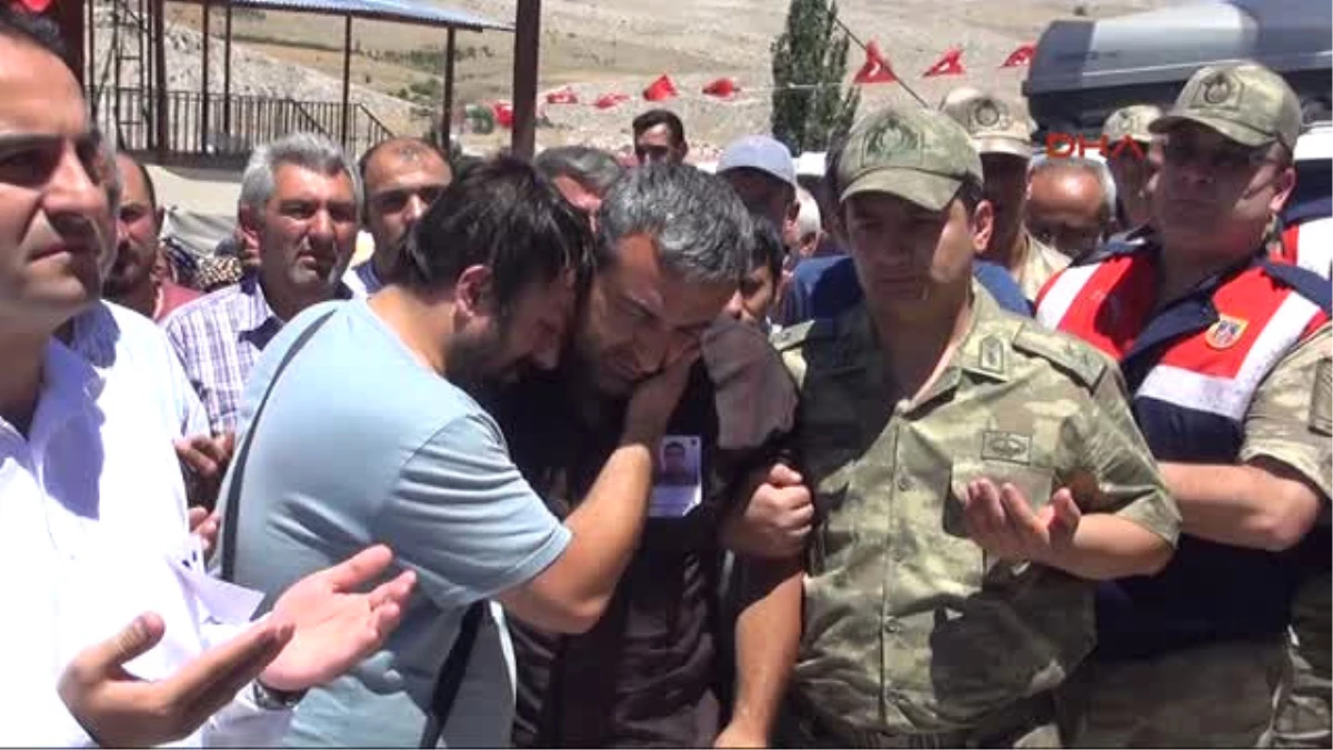 Kahramanmaraş Kaza Şehidi Asker, Afşin\'de Toprağa Verildi