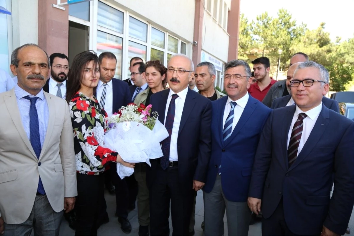 Kalkınma Bakanı Lütfi Elvan Başkan Akdoğan\'ı Ziyaret Etti