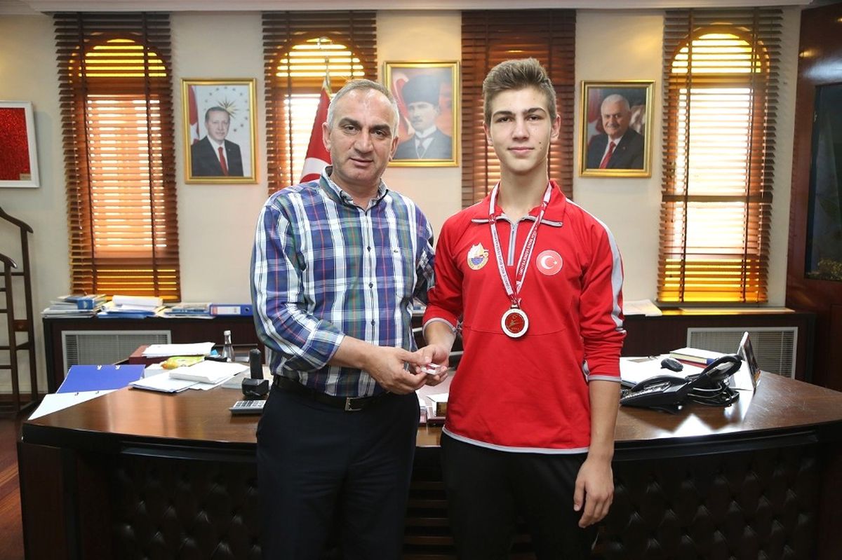 Kick Boks Türkiye Şampiyonu\'ndan, Başkan Yılmazer\'e Ziyaret