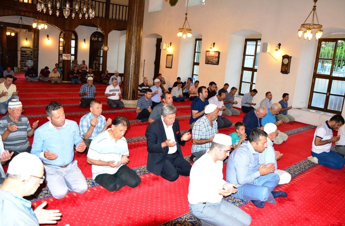 Lapseki\'de Şehitler İçin Sabah Namazında Buluştular