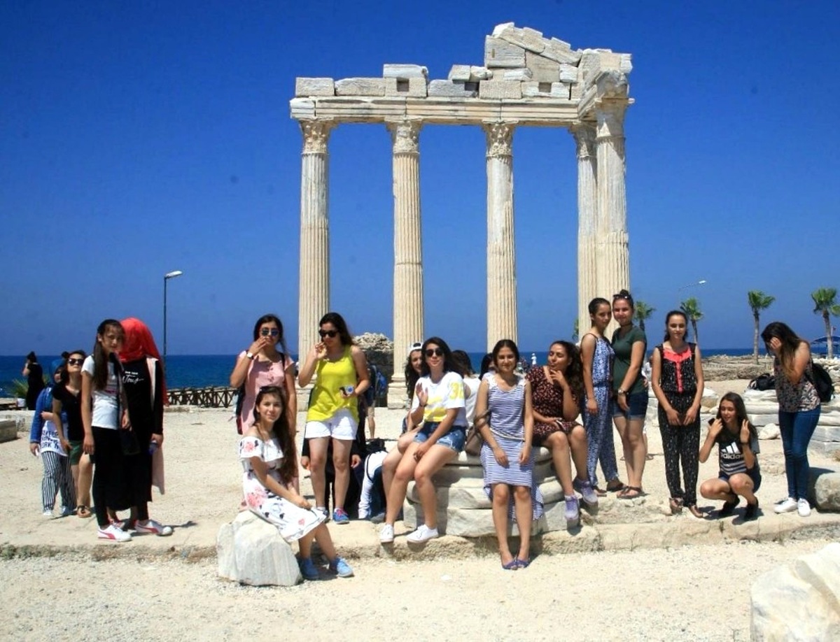 Manavgat Belediyesi\'nden Kız Öğrencilerine Yaz Kampı