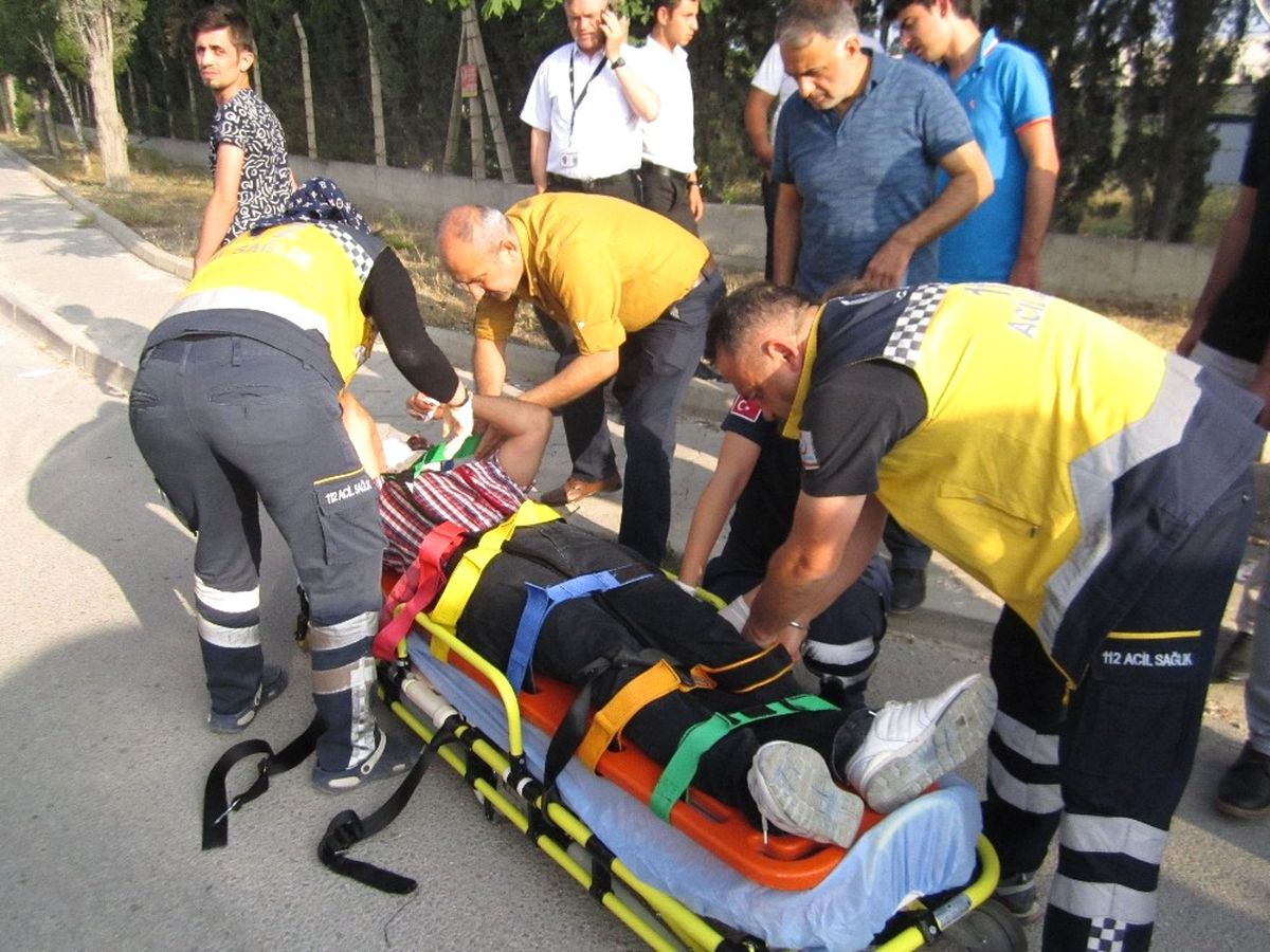 Midibüs ile Otomobil Çarpıştı, 1 Yaralı