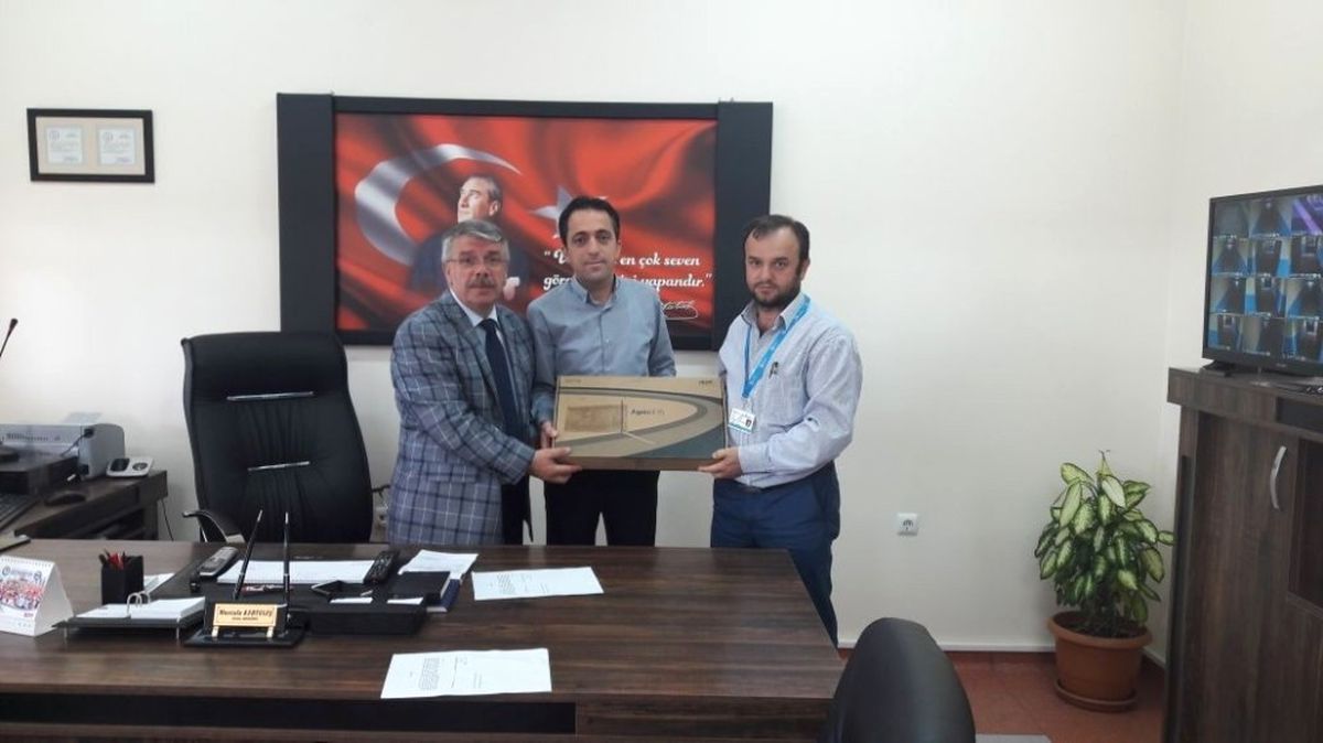 Okullara Yardım Yağdı