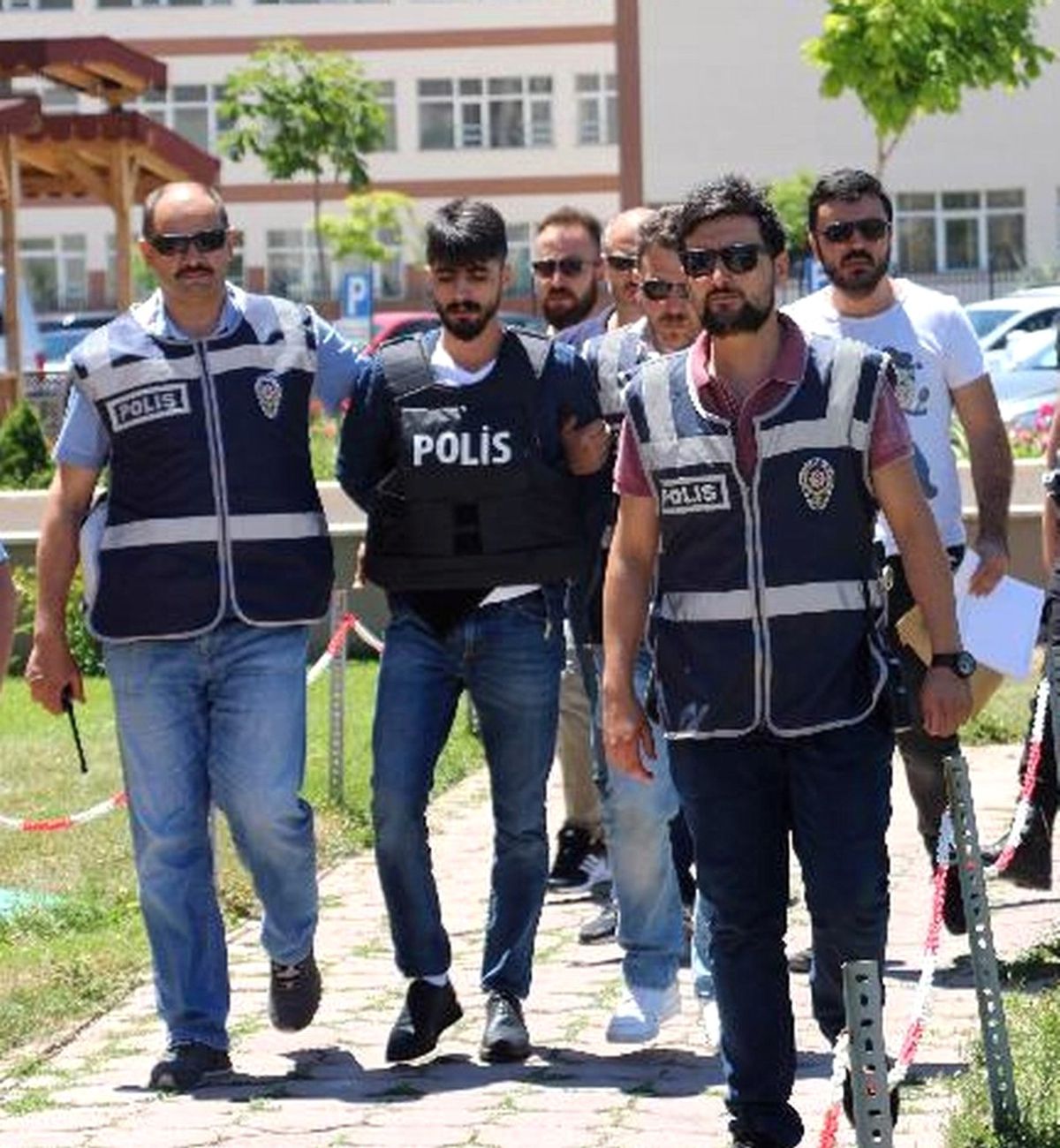 Özel Ekibin Yakaladığı Cinayet Şüphelisi Tutuklandı