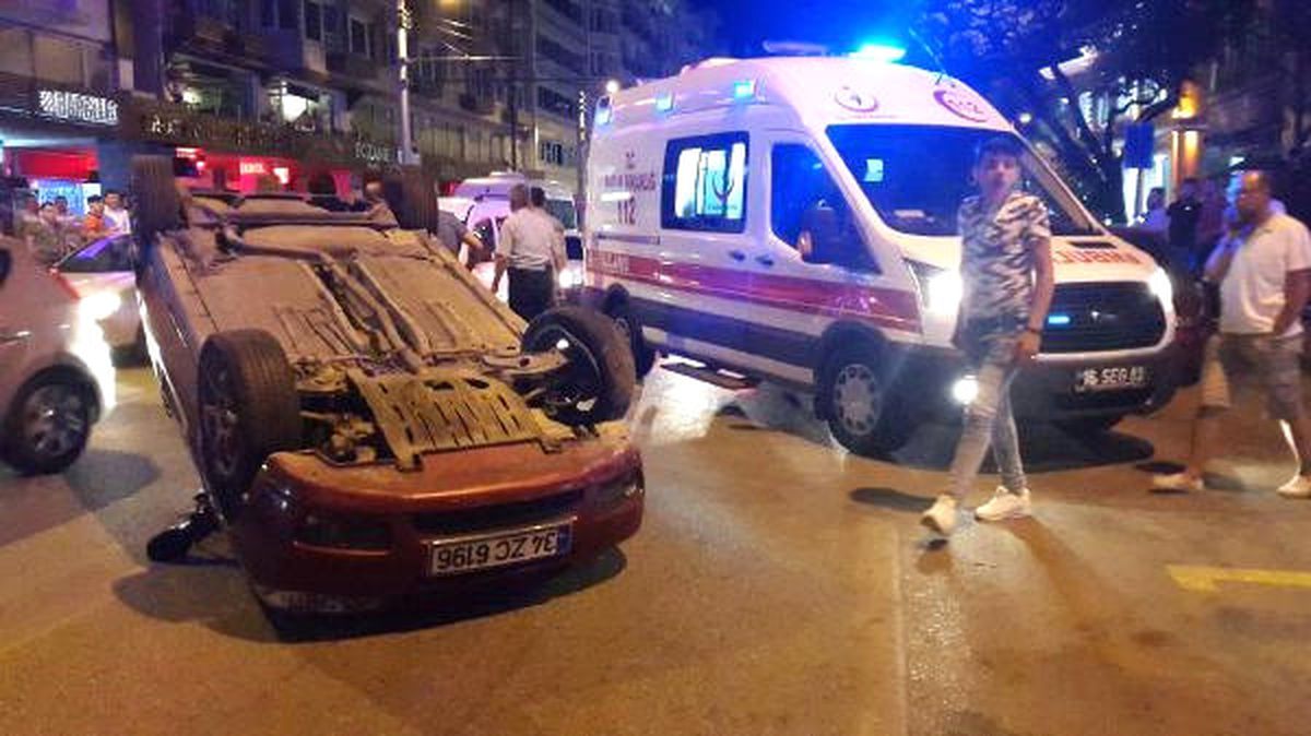 Park Halindeki Otomobile Çarpan Sürücü Kaçtı