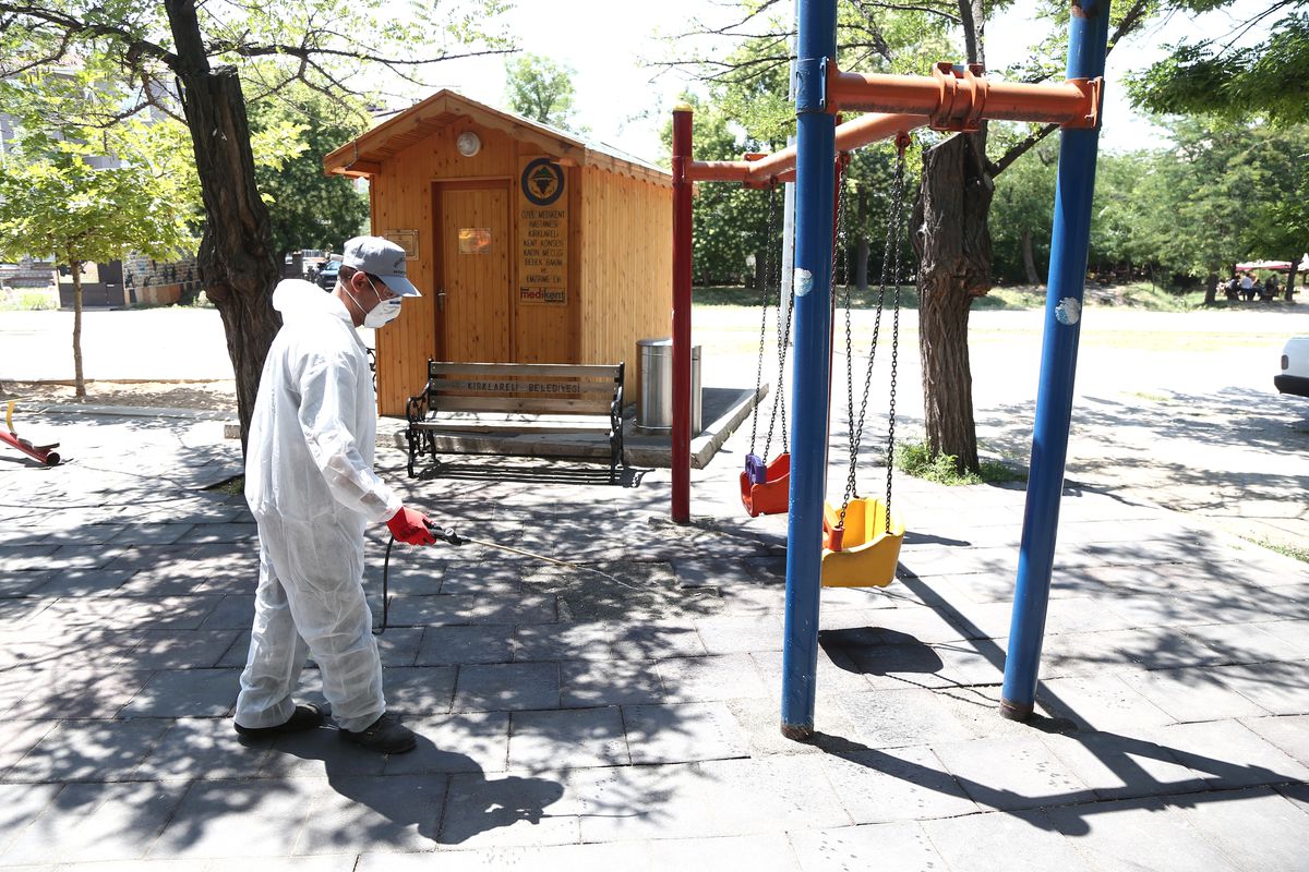 Parklarda Dezenfekte Çalışması