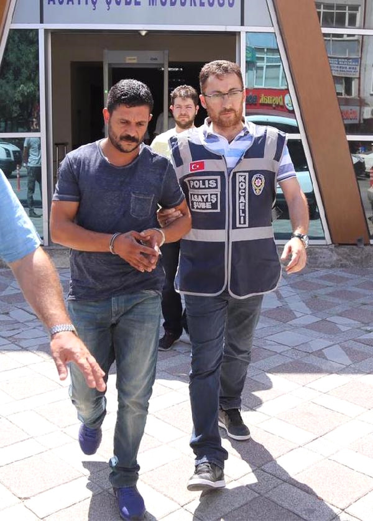 Tartıştığı Komşusunun Oğlunu Bacağından Vurdu