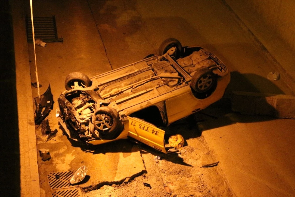 Üsküdar\'da Ticari Taksi Alt Geçide Uçtu: 3 Yaralı
