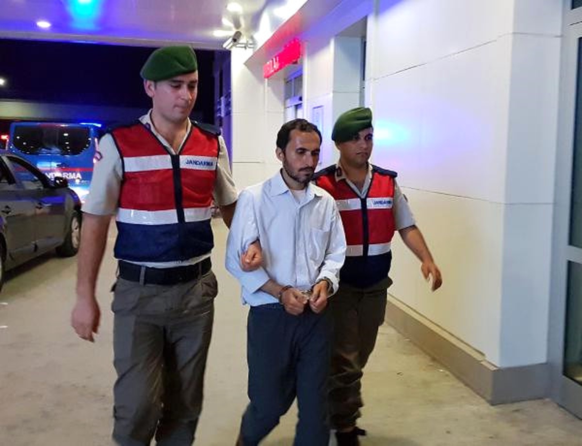 Türk Bayrağını İndirmek İsteyen Kişi Tutuklandı
