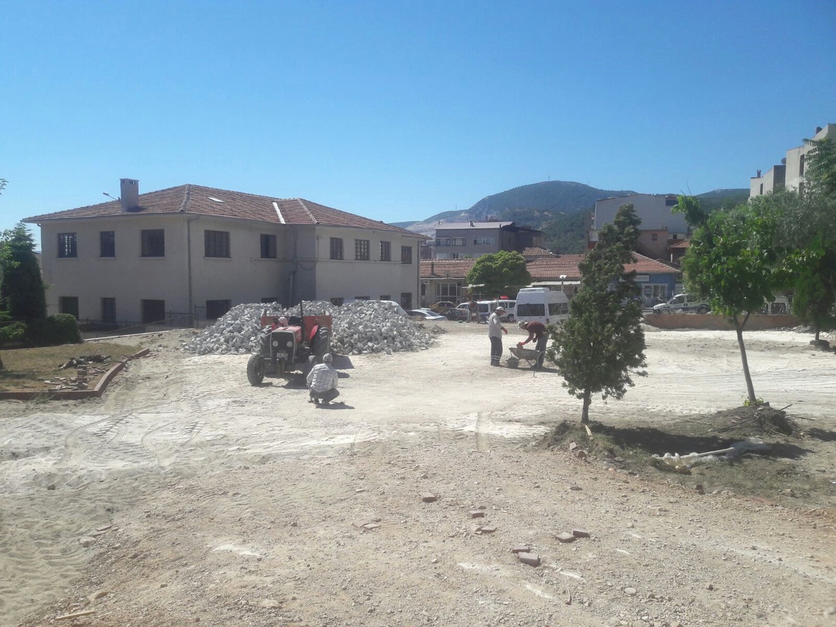 Yeni Tören Alanına Büyükşehir Desteği