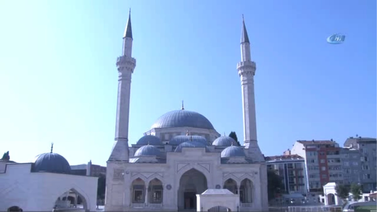 15 Temmuz\'da İstanbul\'da İlk Selayı Okuyan Din Adamları O Anları Anlattı