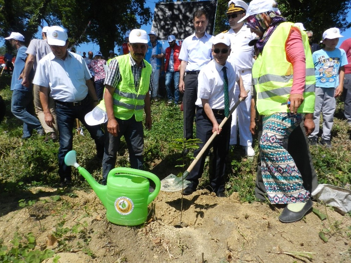 15 Temmuz Şehitleri Anısına 249 Fidan Toprakla Buluştu