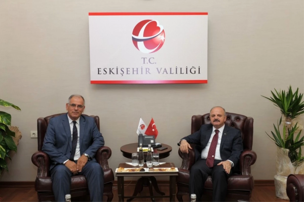 AK Parti Mahmudiye Teşkilatından Vali Çakacak\'a Ziyaret