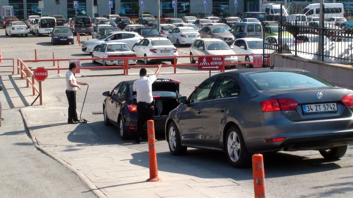 Anadolu Adalet Sarayı\'nda Bombalı Araç İhbarı Polisi Harekete Geçirdi