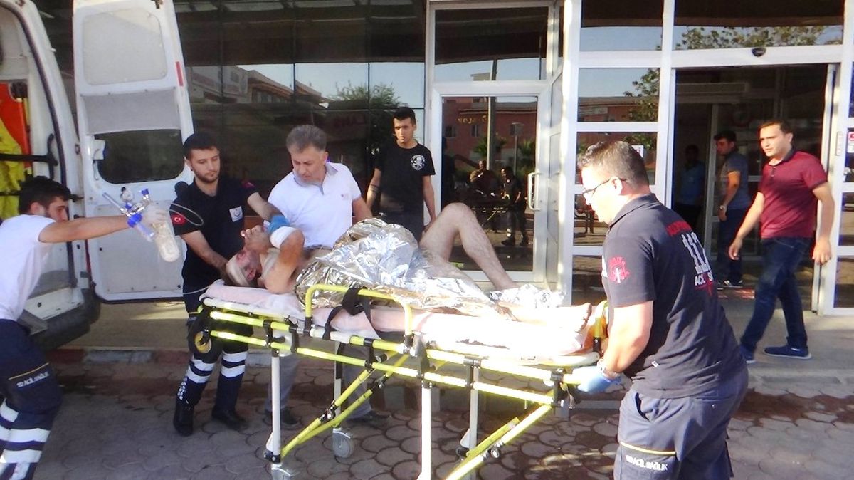 Azez\'de Bomba Yüklü Araçla Saldırı: 4 Ölü, 7 Yaralı